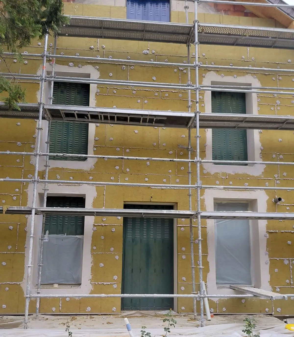 Façade de maison isolée en laine de roche