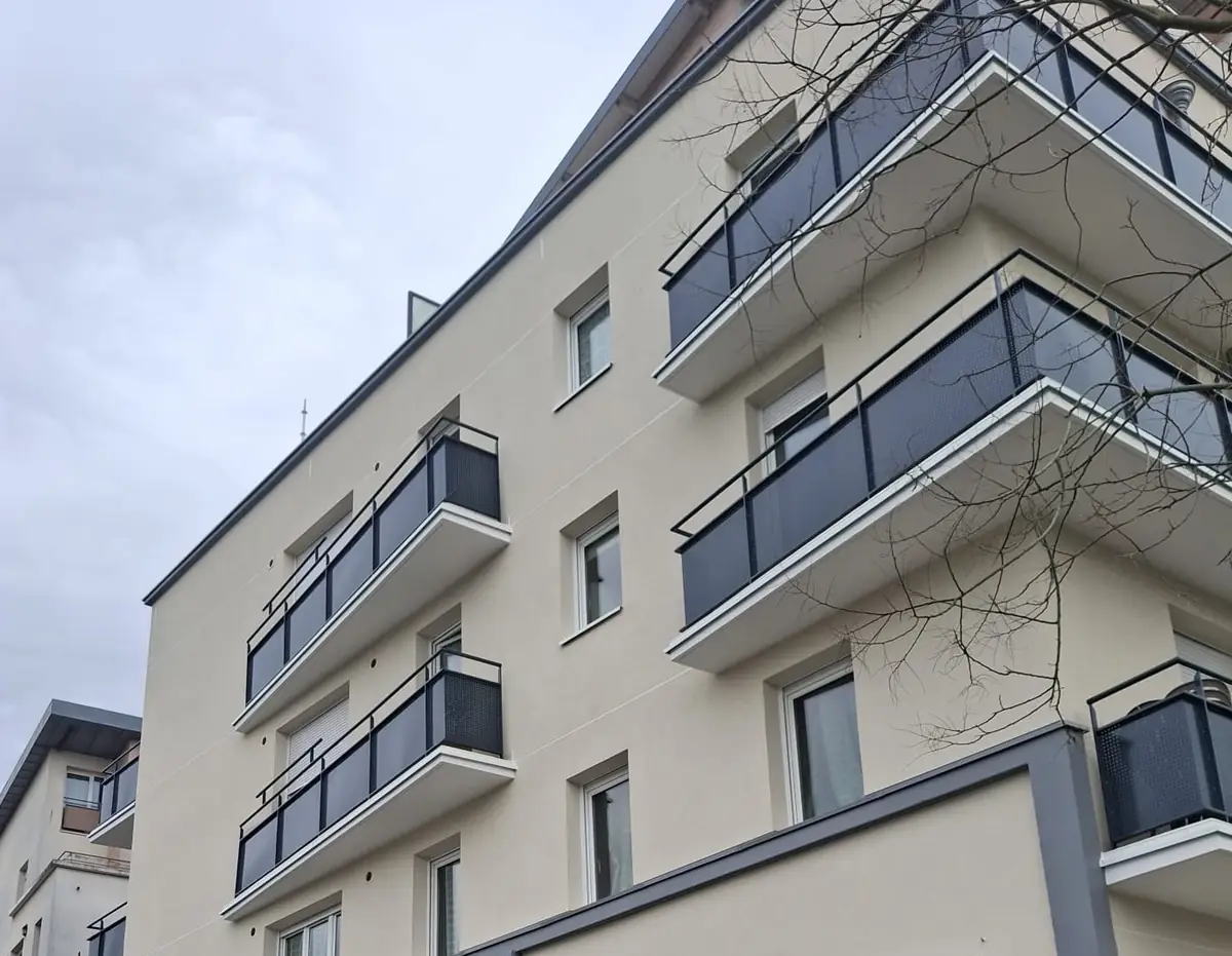 Immeuble de ville après ravalement