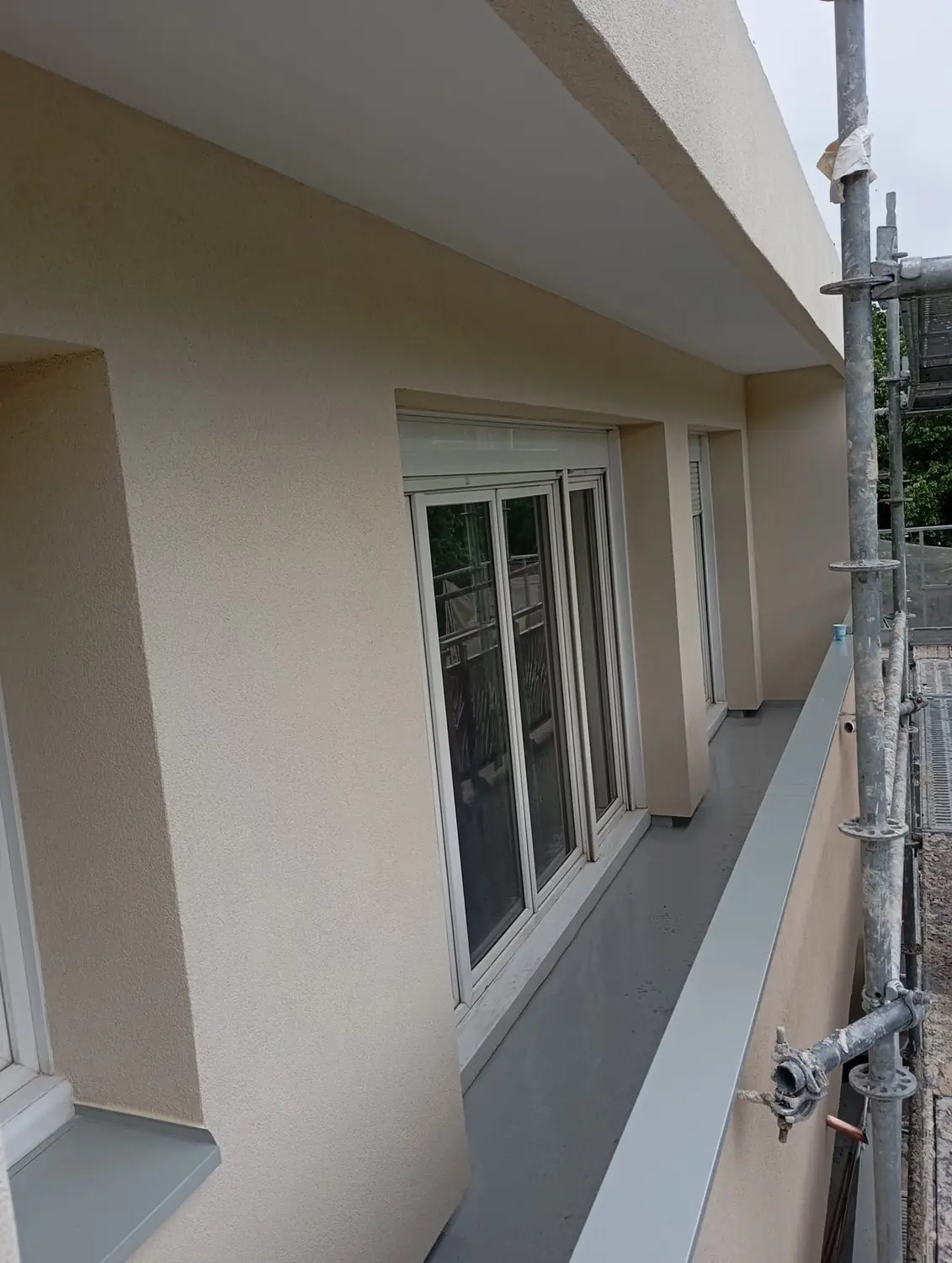Loggia de résidence terminée après ravalement