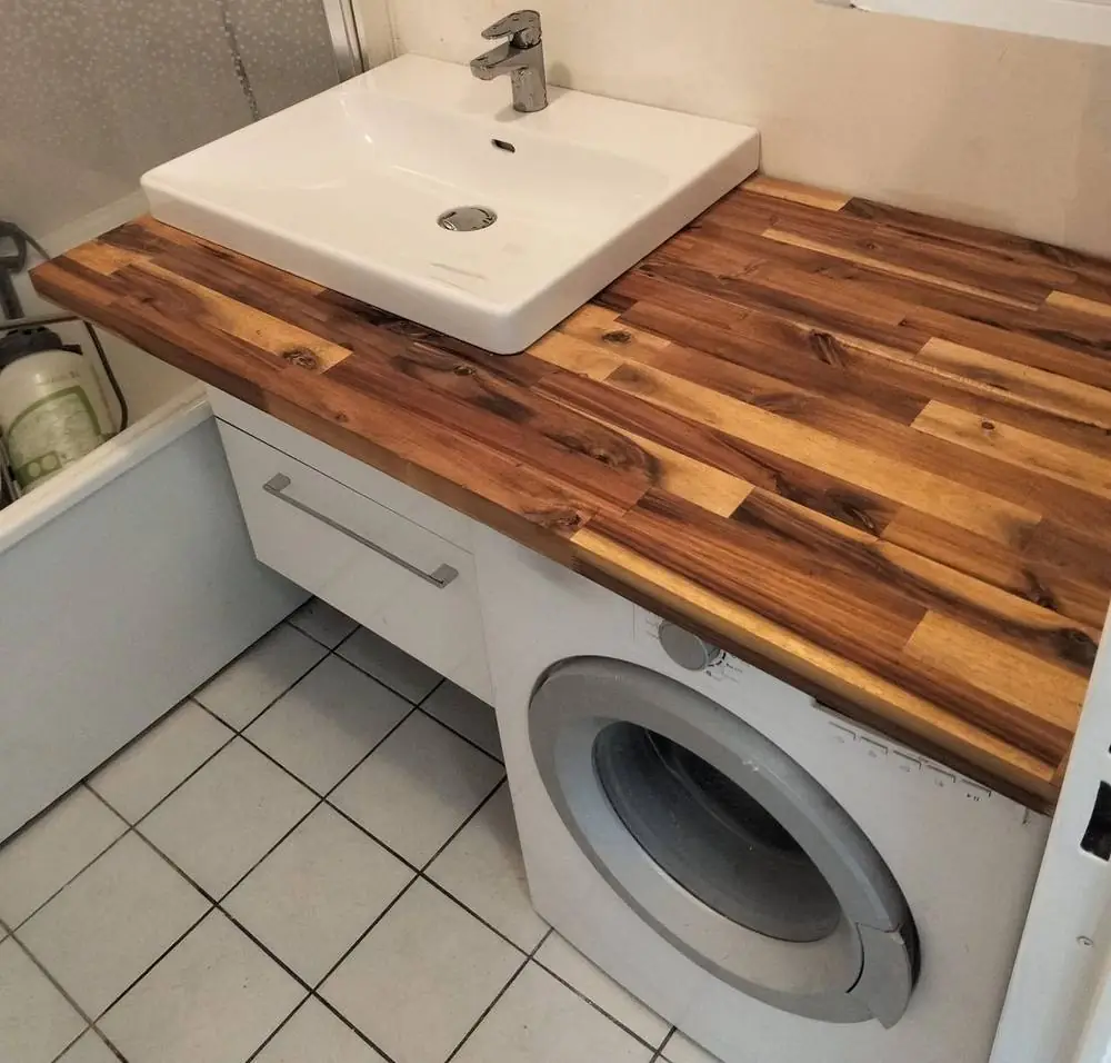 Plan vasque en bois avec lave-linge intégré